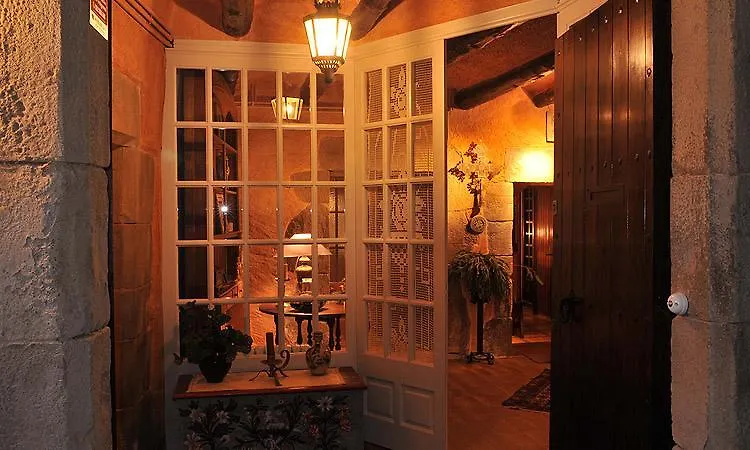 Country house Las Moradas Del Unicornio Guest House Pubol